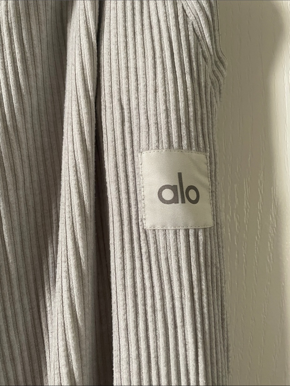 ALO YogaLight Gray Ribbed Jogger M - Picture 4 of 5